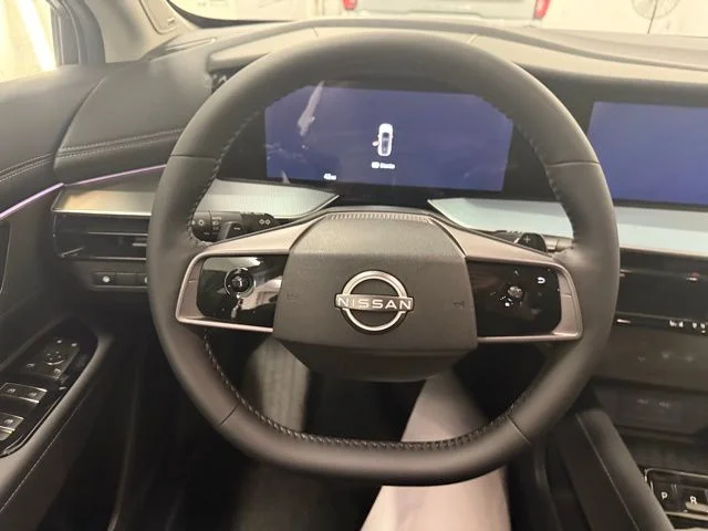New 2025 Everest White TriCoat Nissan SL image 18