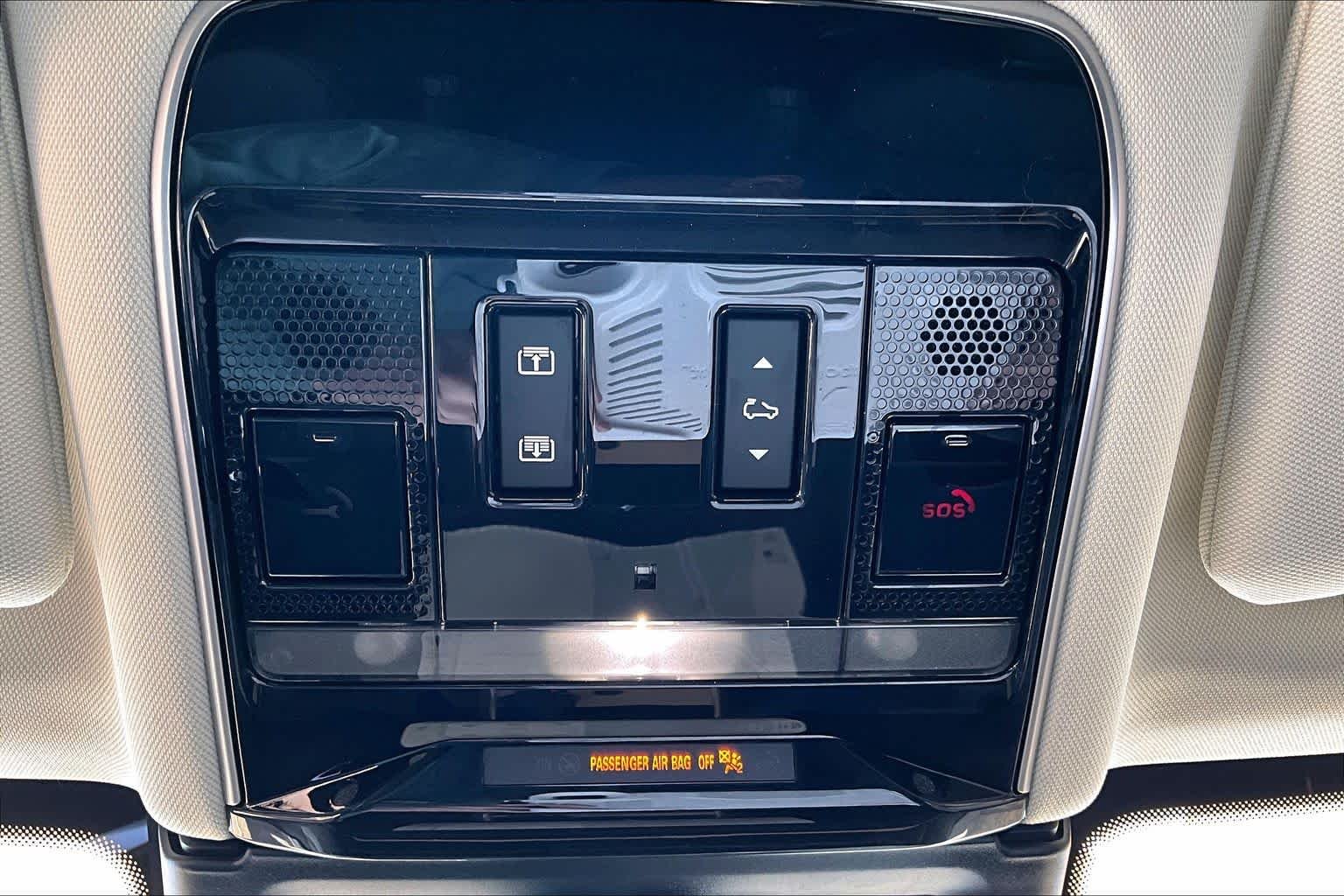 New 2026 Fuji White Land Rover SE image 19