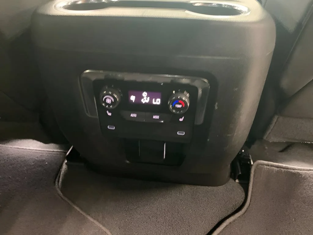 2025 Chevrolet Suburban Premier - Photo 19