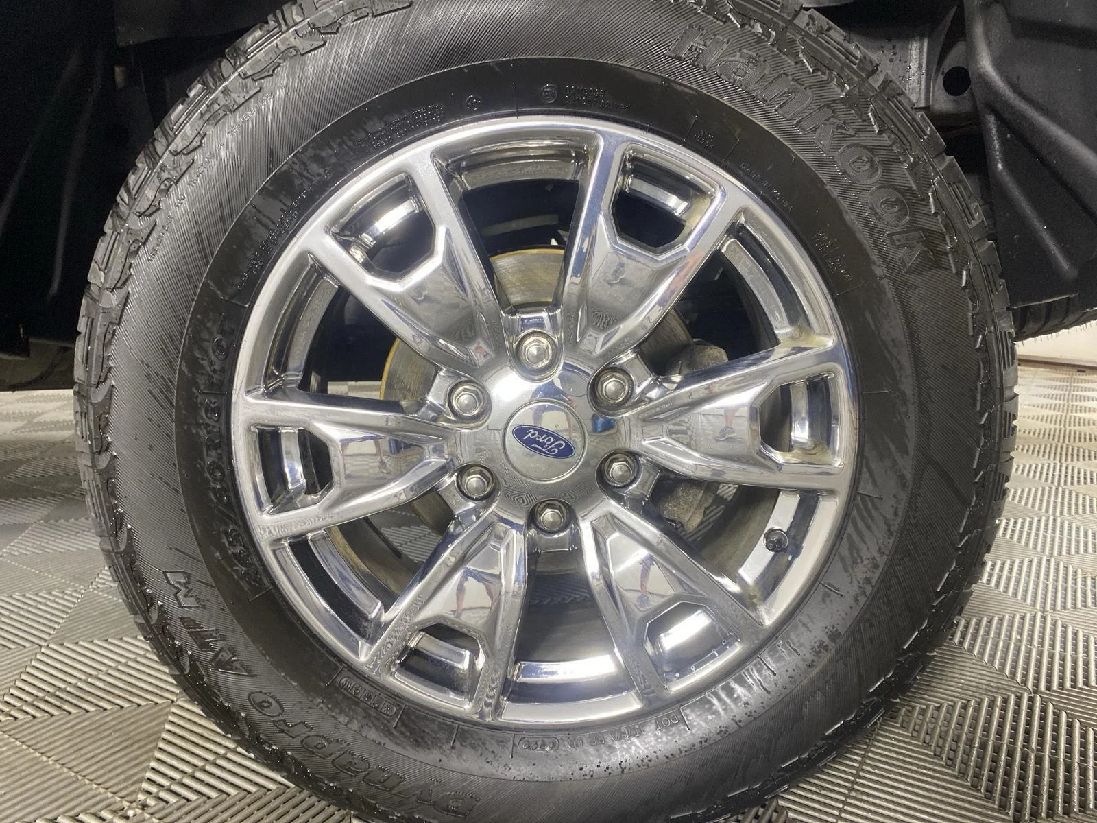 Used 2019 Magnetic Ford LARIAT image 19