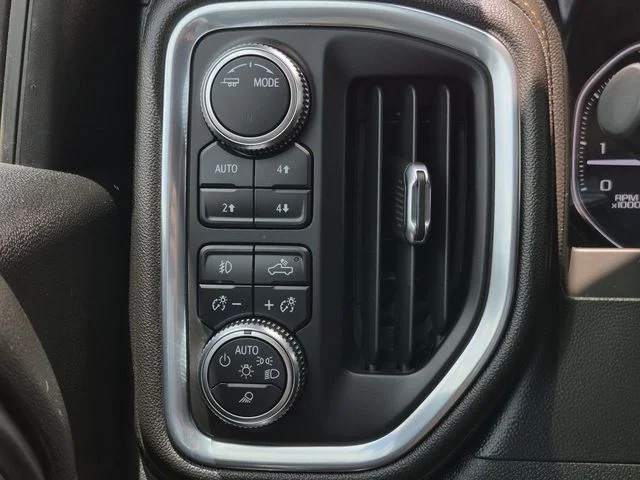 Used 2022 Onyx Black GMC AT4 image 32