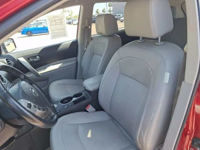 Used 2013 Red Nissan SL image 9
