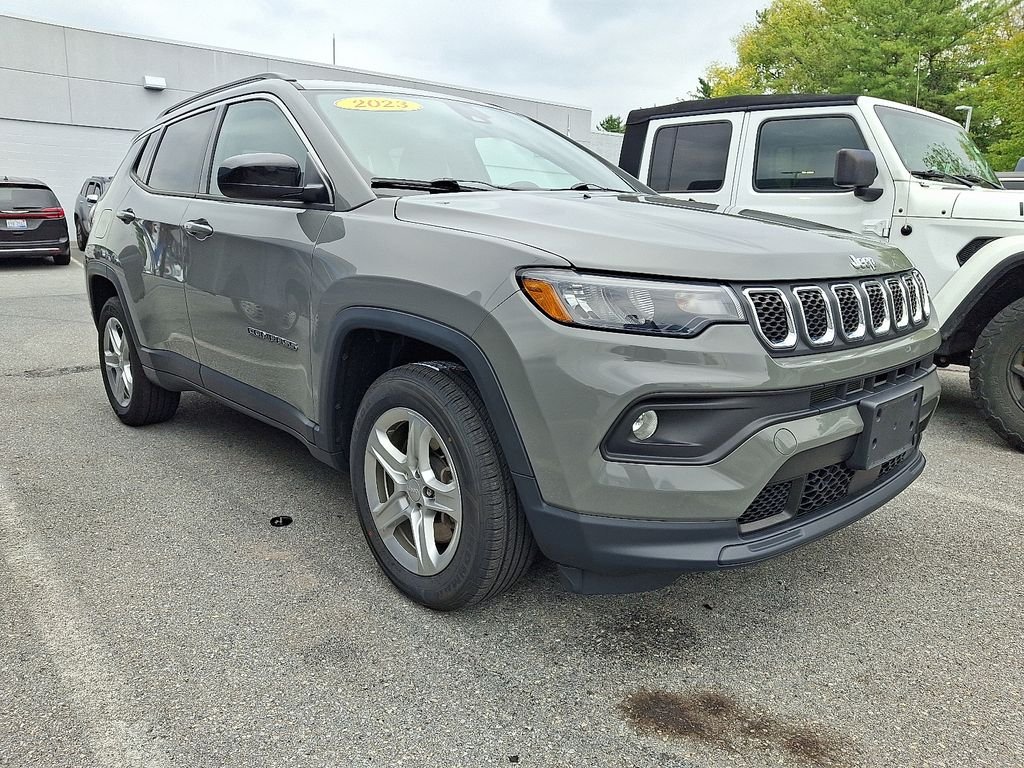 Used 2023 Gray Jeep Latitude image 1
