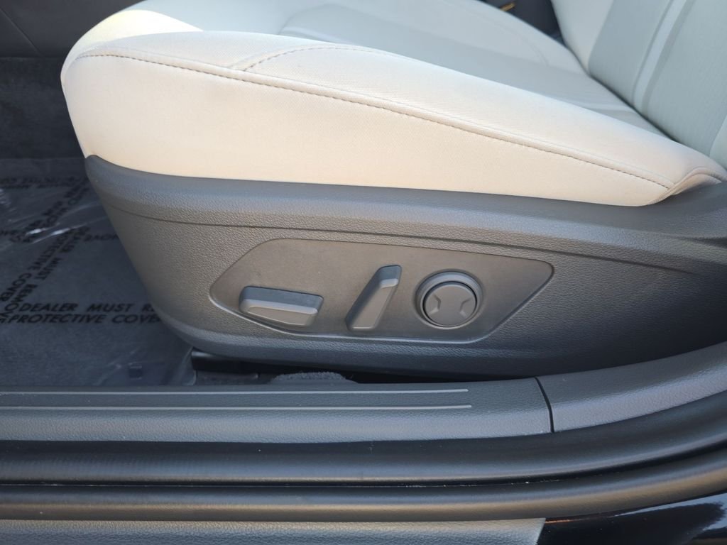 Used 2024 Black Hyundai SEL image 12