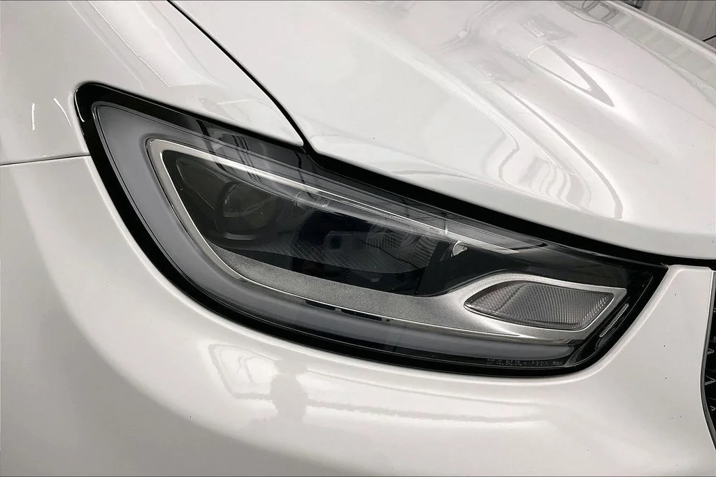 Used 2024 White Chrysler Select image 34