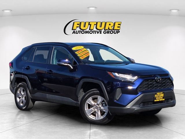 Used 2025  Toyota XLE image 1