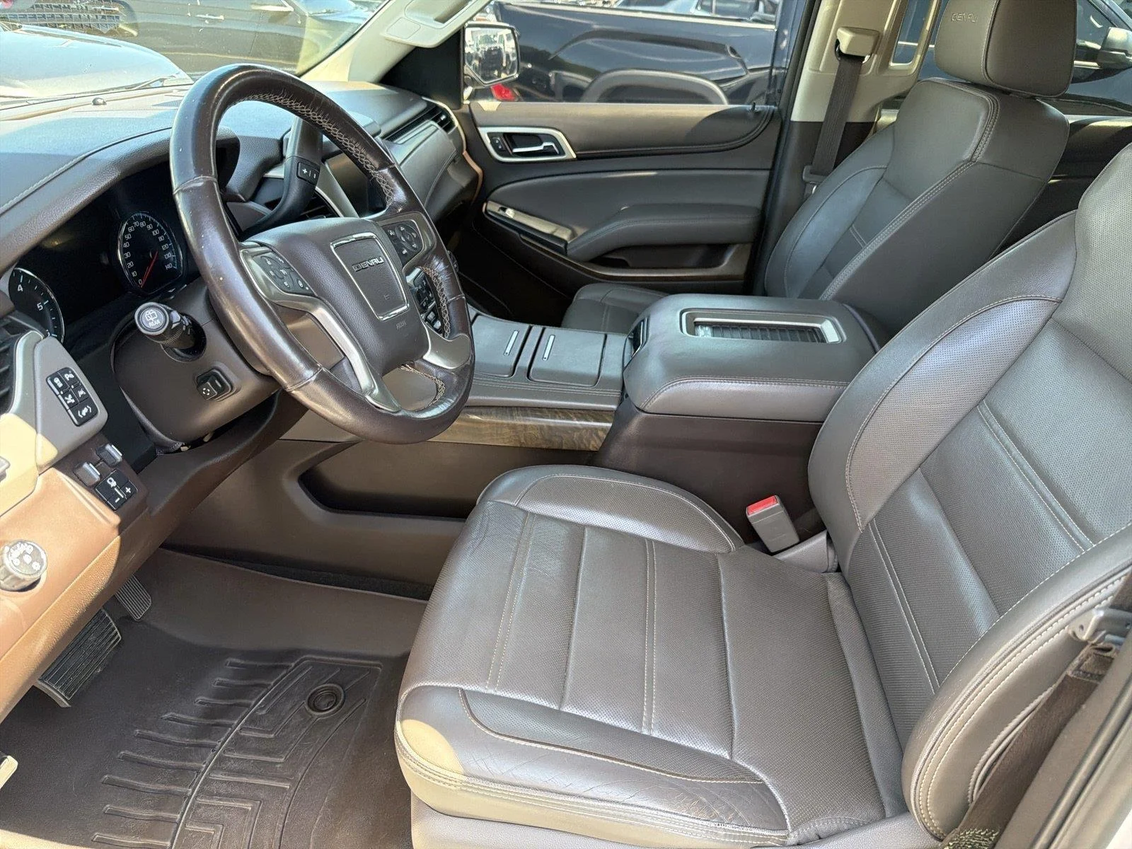 Used 2018 WHITE FROST TRICOAT GMC Denali image 5