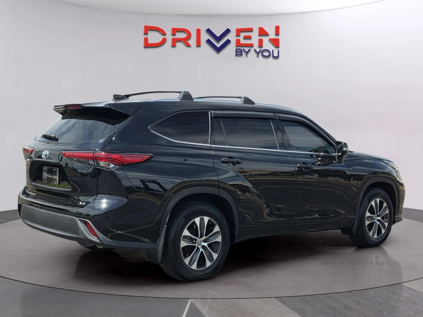 Used 2021 Midnight Black Metallic Toyota XLE image 5