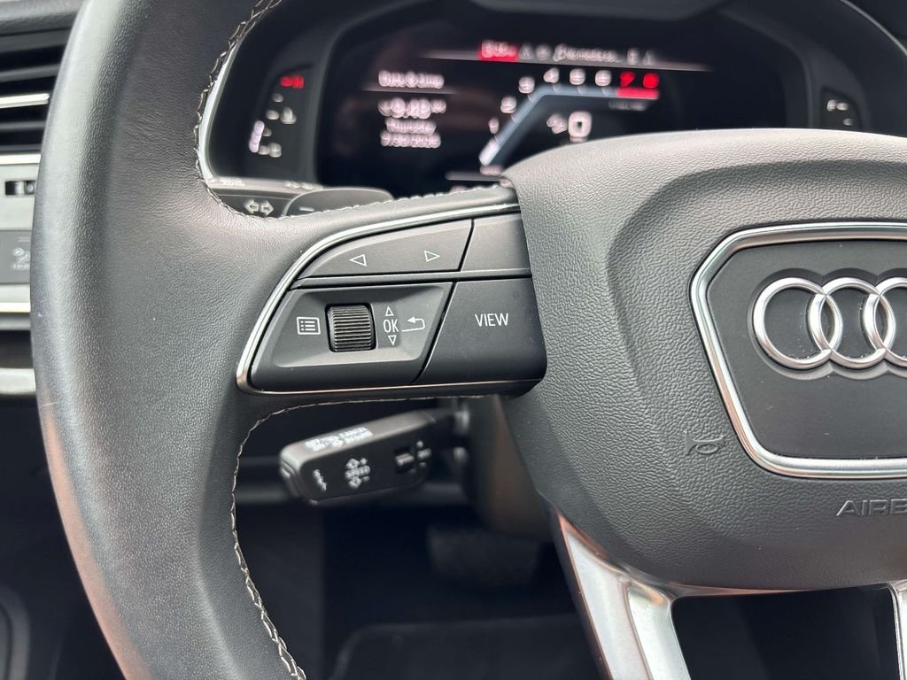 Used 2025  Audi 55 Premium Plus image 31