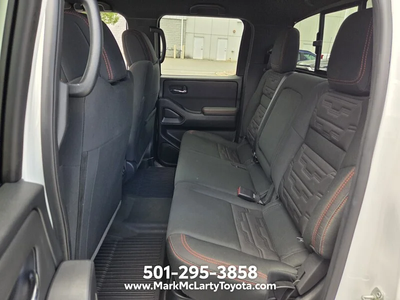 Used 2023 Glacier White NISSAN CREW CAB 4X4 PRO-4X AUTO image 10