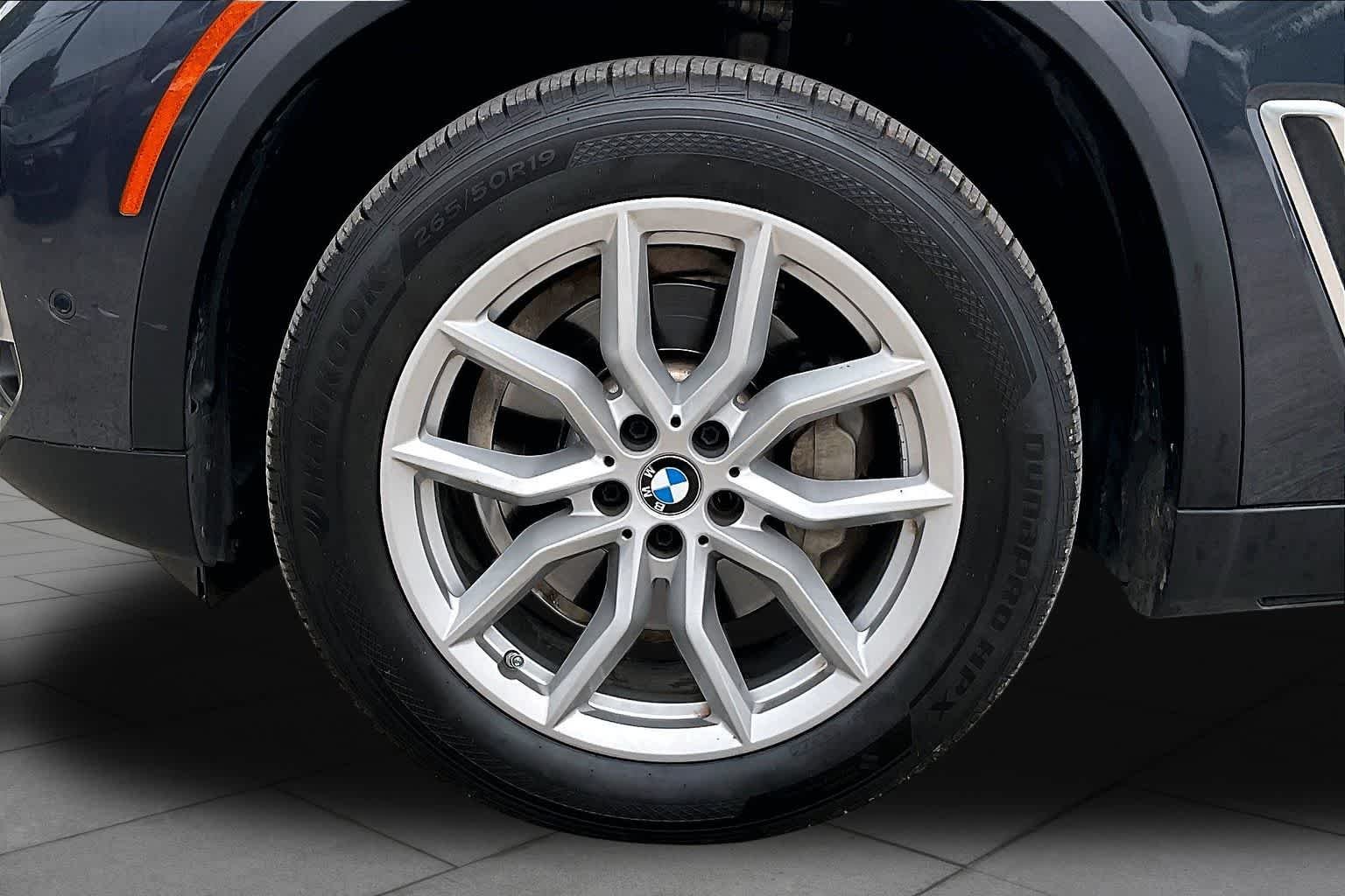 Used 2022 Arctic Grey Metallic BMW sDrive40i image 11