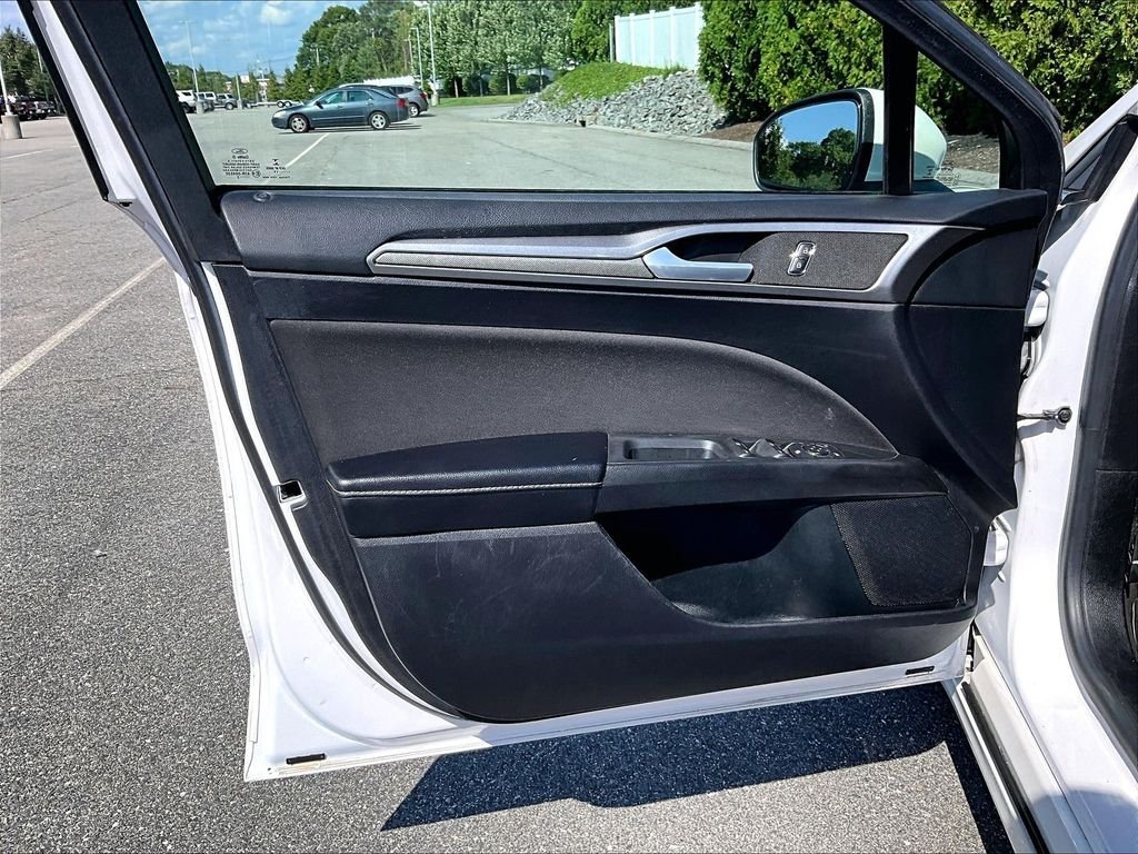Used 2019 White Ford SE image 9
