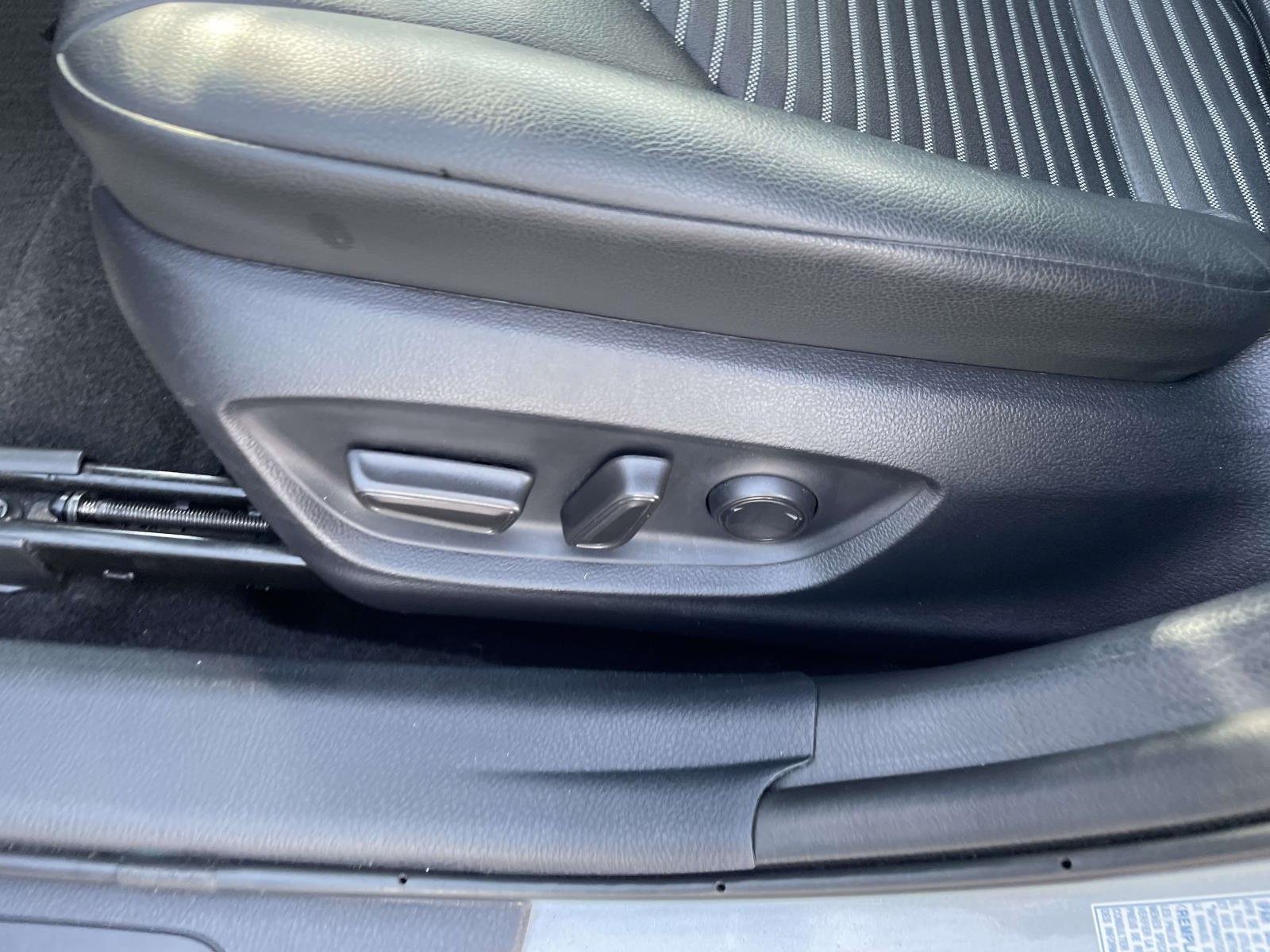 2024 Toyota Camry SE - Photo 18