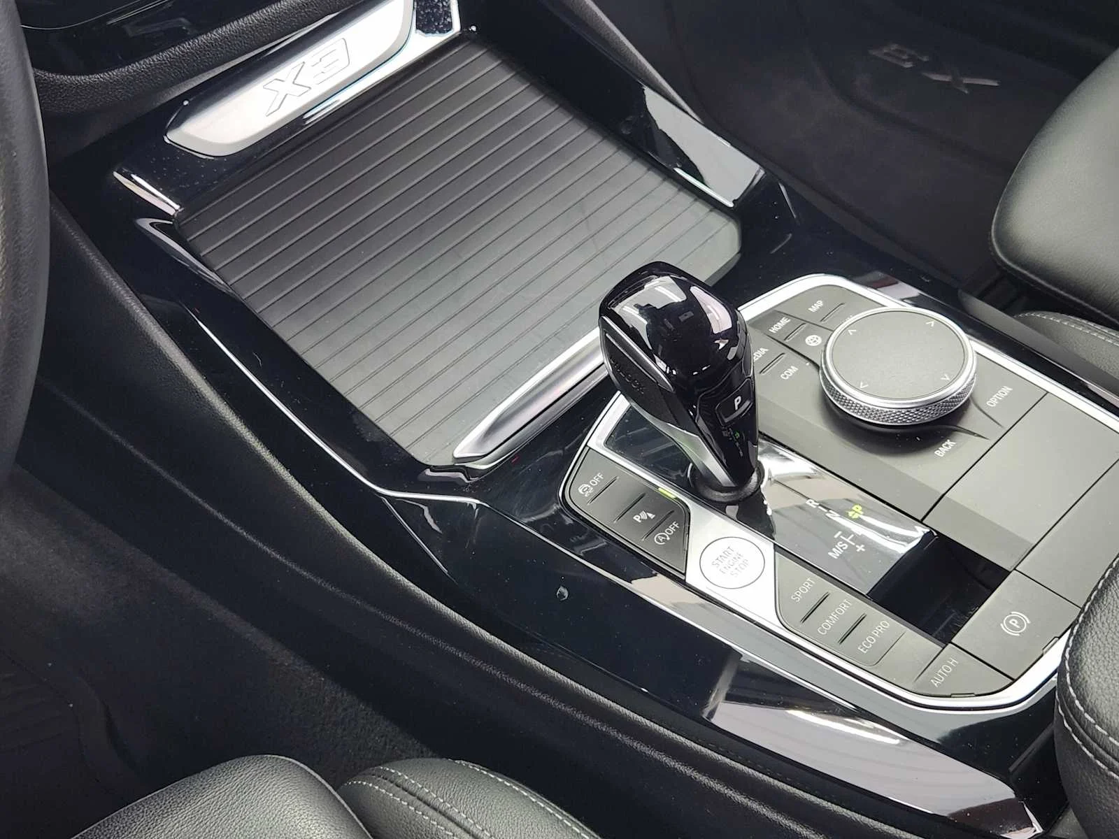 Used 2022 Black Sapphire Metallic BMW sDrive30i image 15