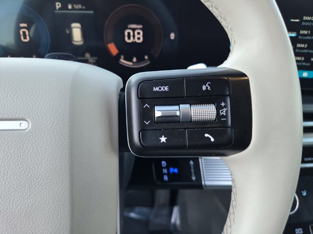 Used 2025 White Hyundai SEL image 18