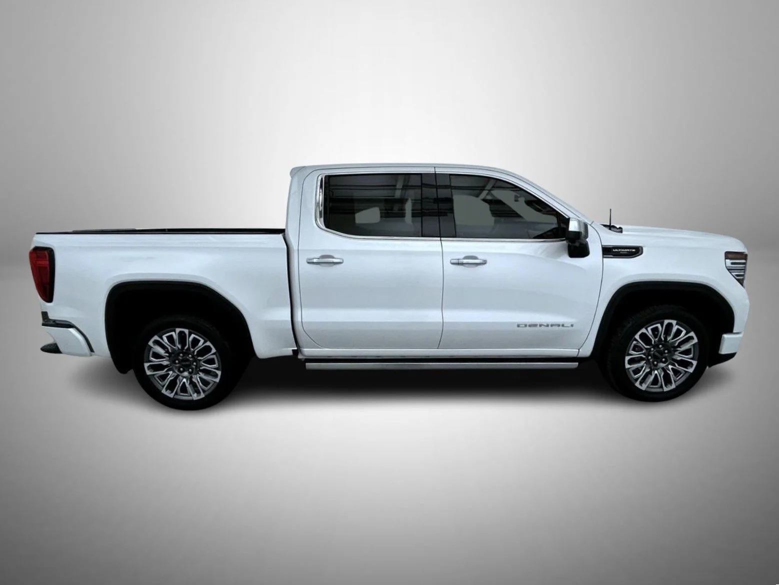Used 2024 White GMC Denali Ultimate image 4
