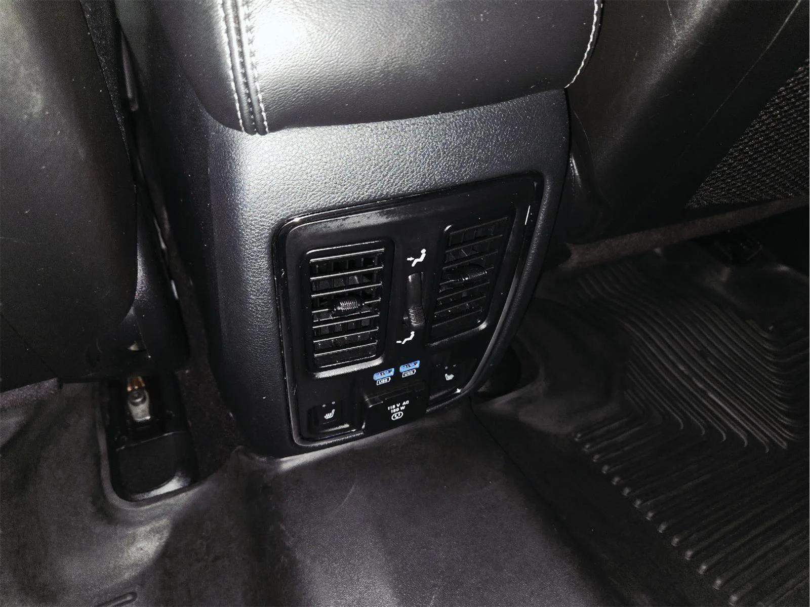Used 2019 Diamond Black Crystal Pearlcoat Jeep Overland image 52