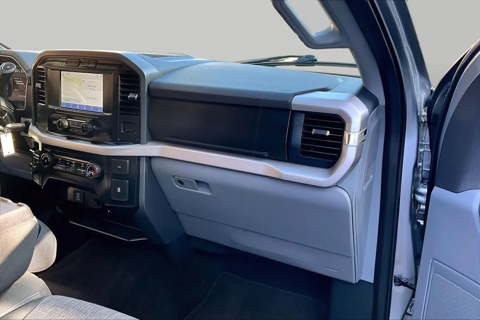 Used 2023 Iconic Silver Metallic Ford XLT image 34