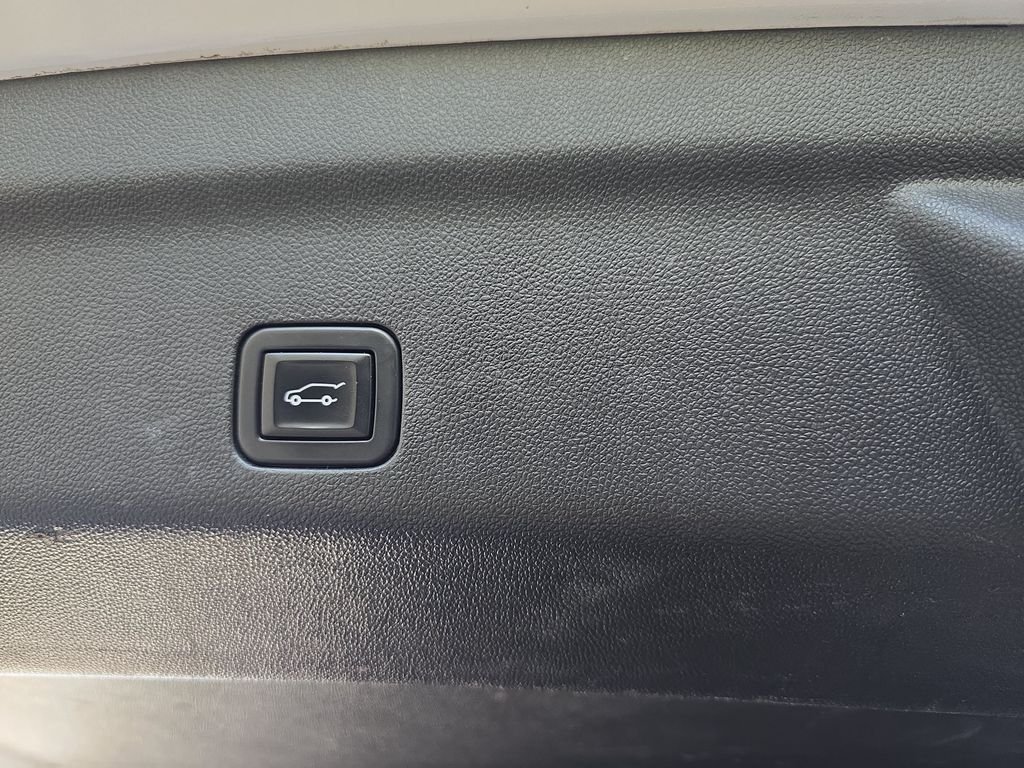Used 2021 White GMC Denali image 16