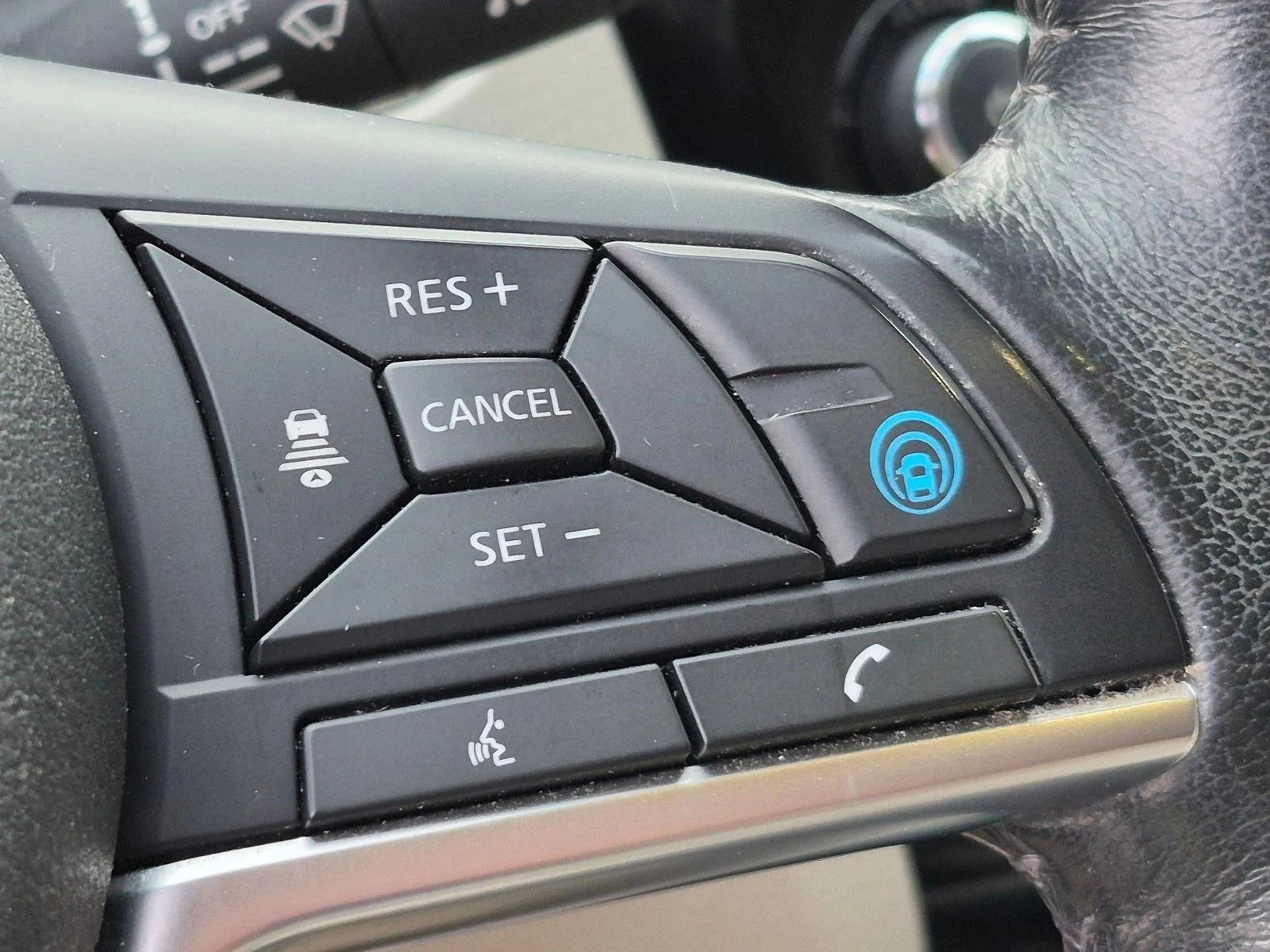 Used 2019 Pearl White Tricoat Nissan SL image 14