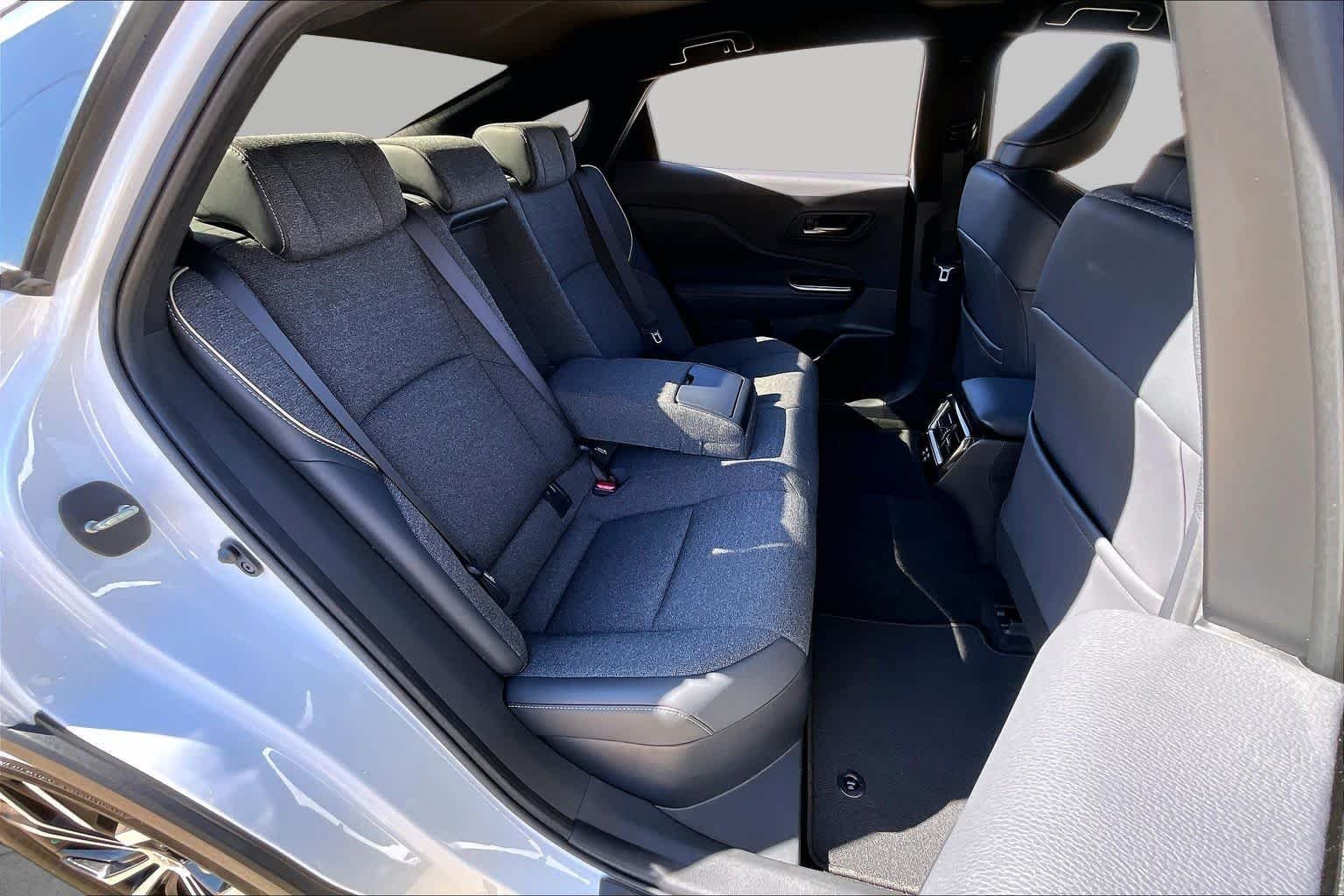 Used 2024 Oxygen White Toyota XLE image 17