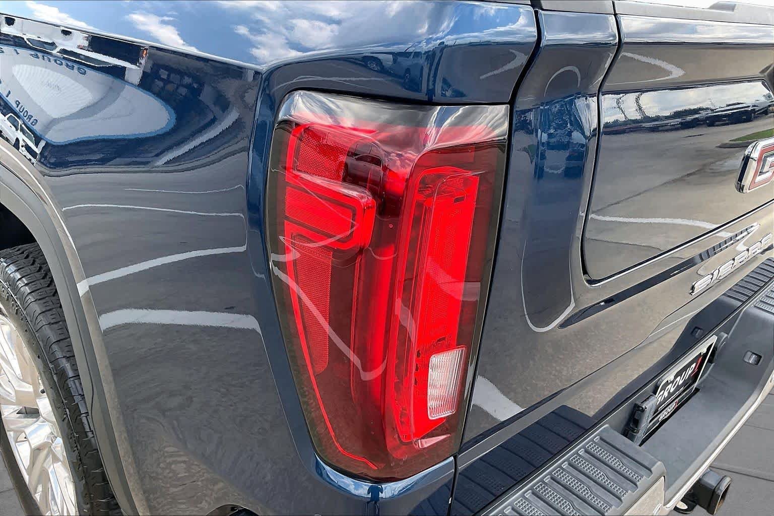 Used 2023 PACIFIC BLUE METALLIC GMC SLT image 27