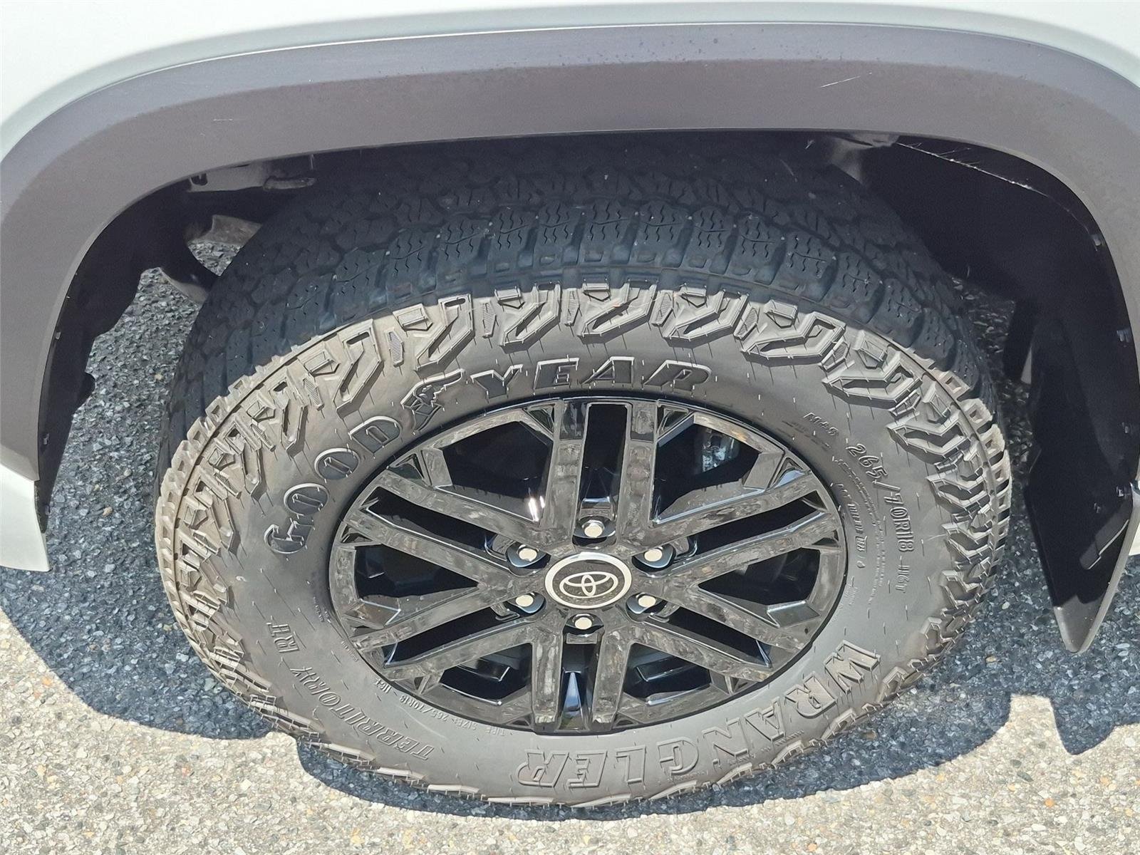 Used 2023 Ice Cap Toyota SR5 image 10
