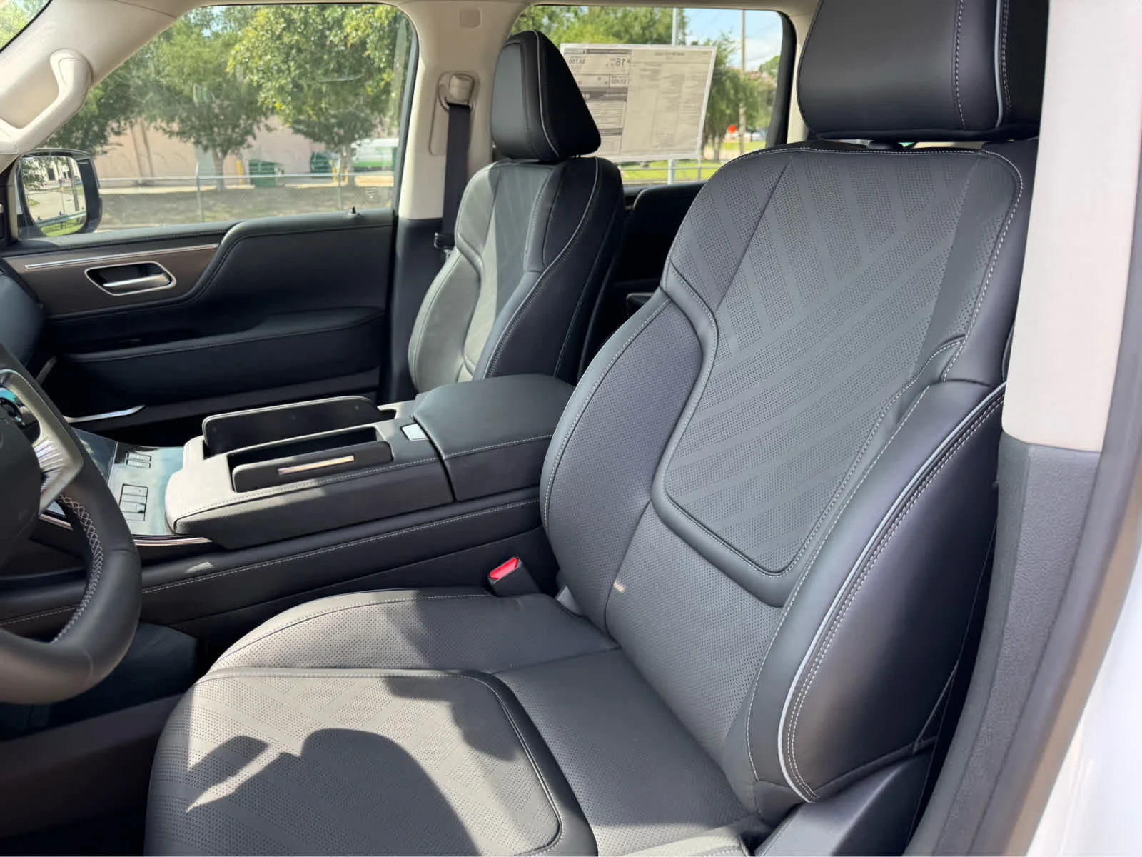 New 2026 RADIANT WHITE INFINITI Luxe 2WD image 8