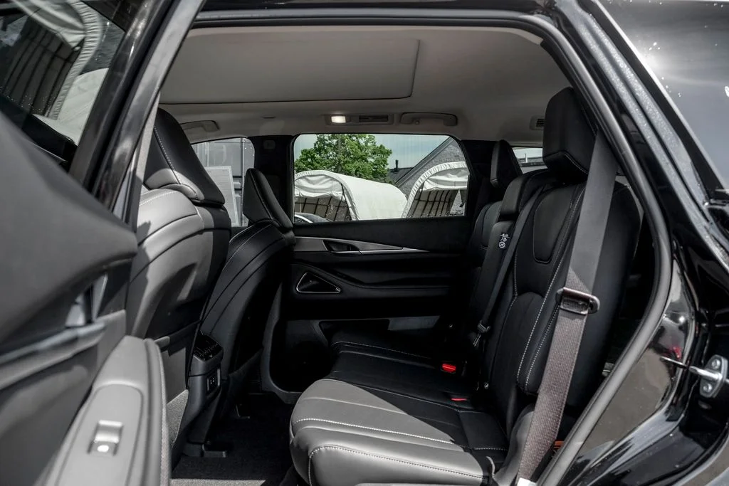 New 2027 MINERAL BLACK INFINITI Luxe AWD image 17