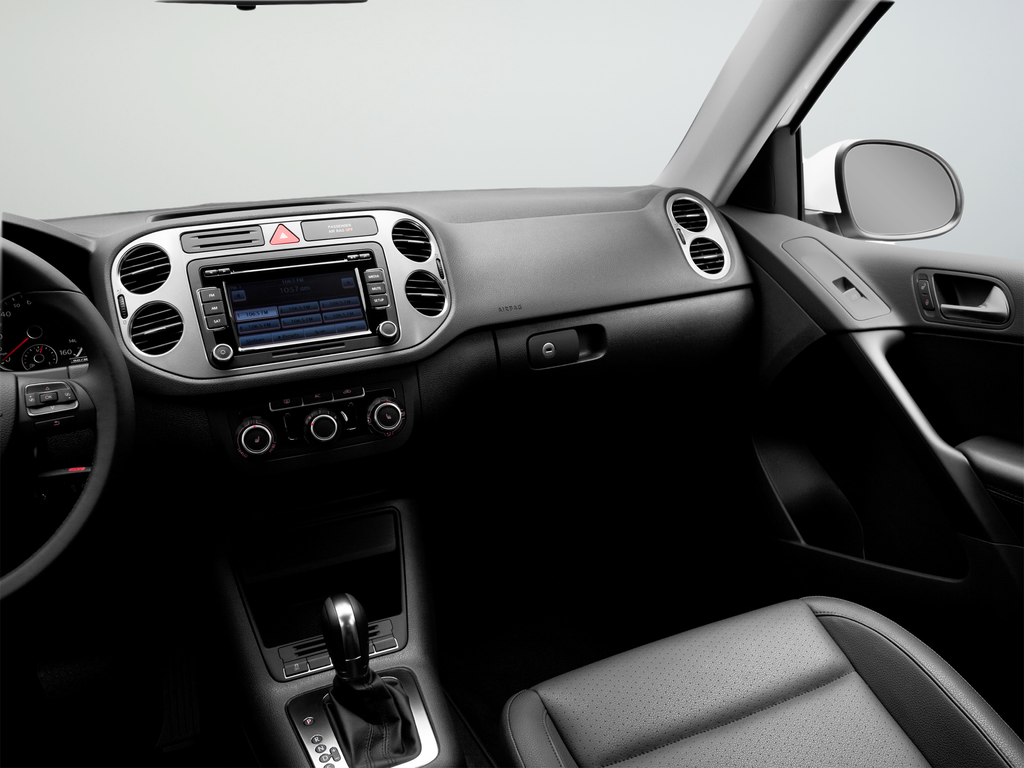 Used 2011 White Volkswagen S image 48