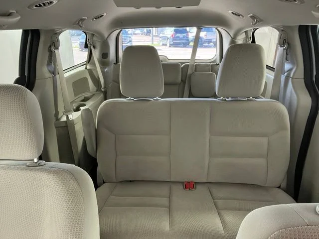 Used 2019 Silver Dodge SE image 28