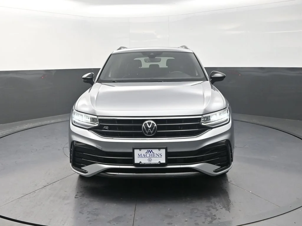Used 2024  Volkswagen 2.0T SE R-Line Black image 2