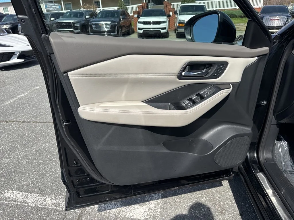 Used 2023 Black Nissan SL image 27