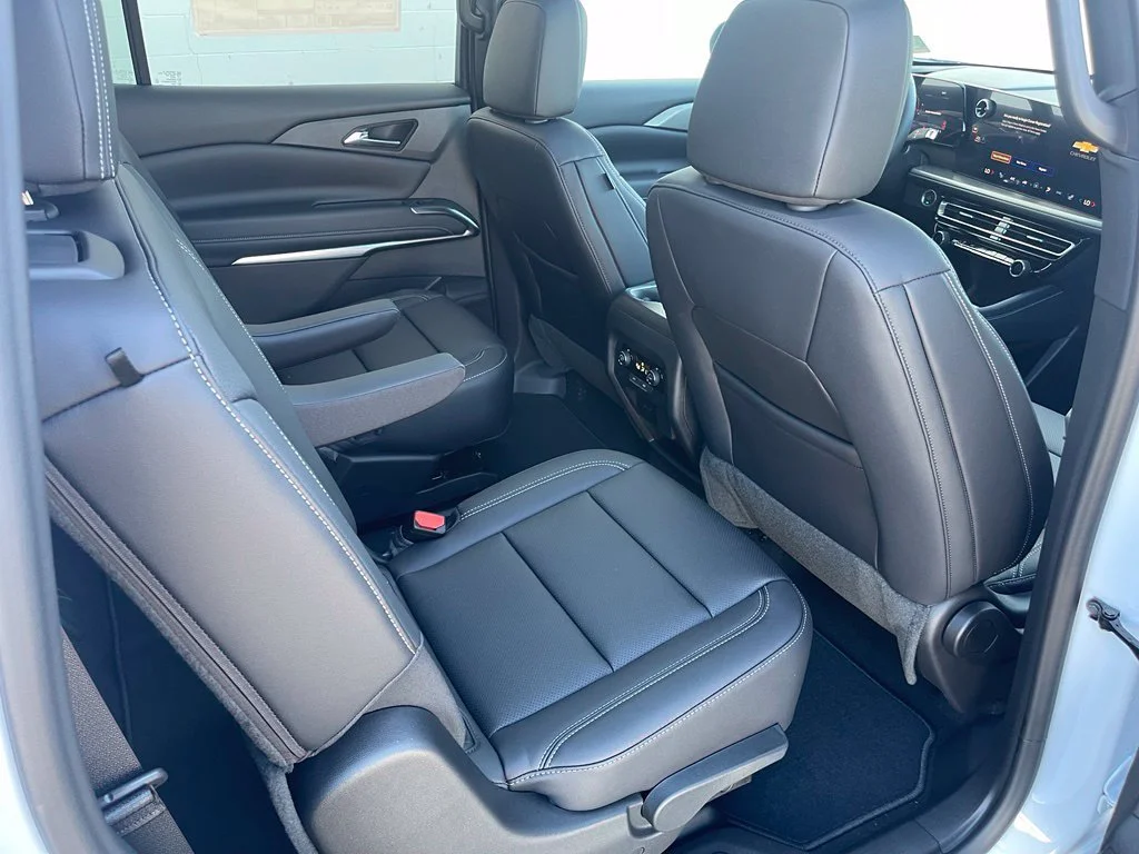 New 2027 Polar White Tricoat Chevrolet LT image 30
