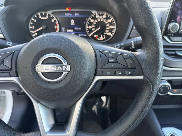 Used 2025 White Nissan 2.5 SV image 17