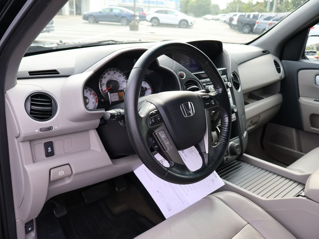 Used 2015 Black Honda EX-L image 19