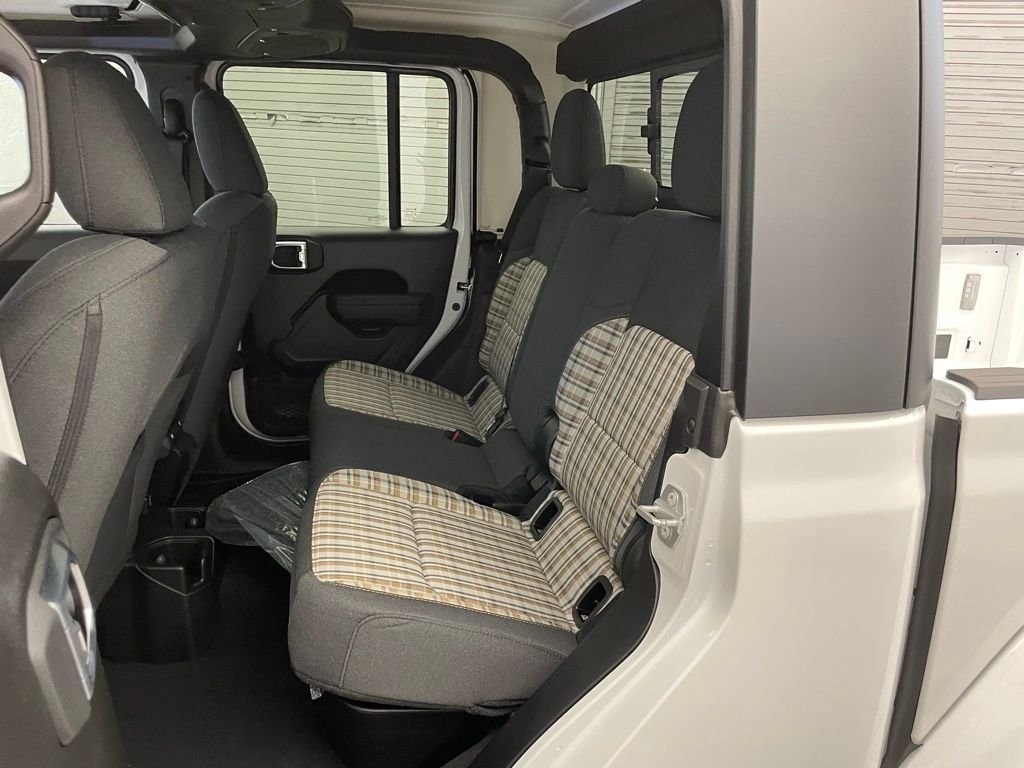 New 2026 Bright White Clear-Coat Exterior Paint Jeep 85th Anniversary Edition image 16