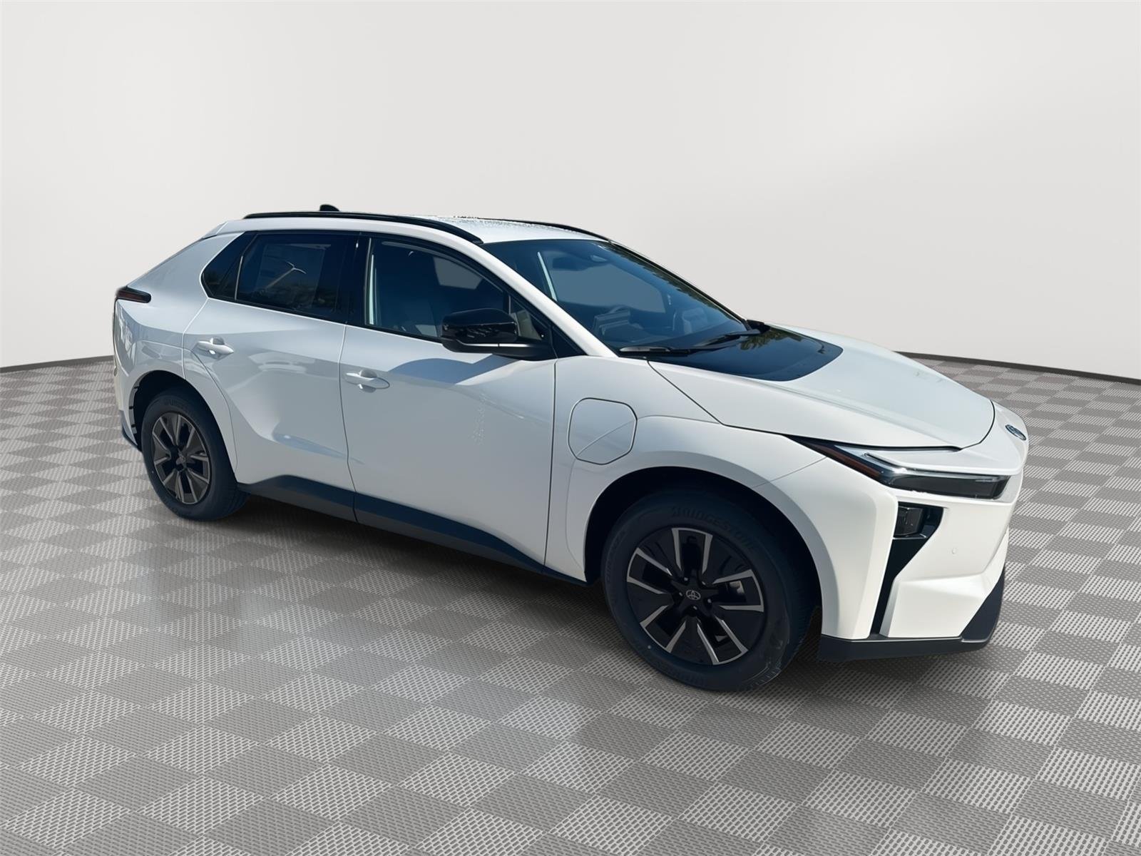 New 2026 Wind Chill Pearl <sup>1</sup> Toyota  XLE image 3