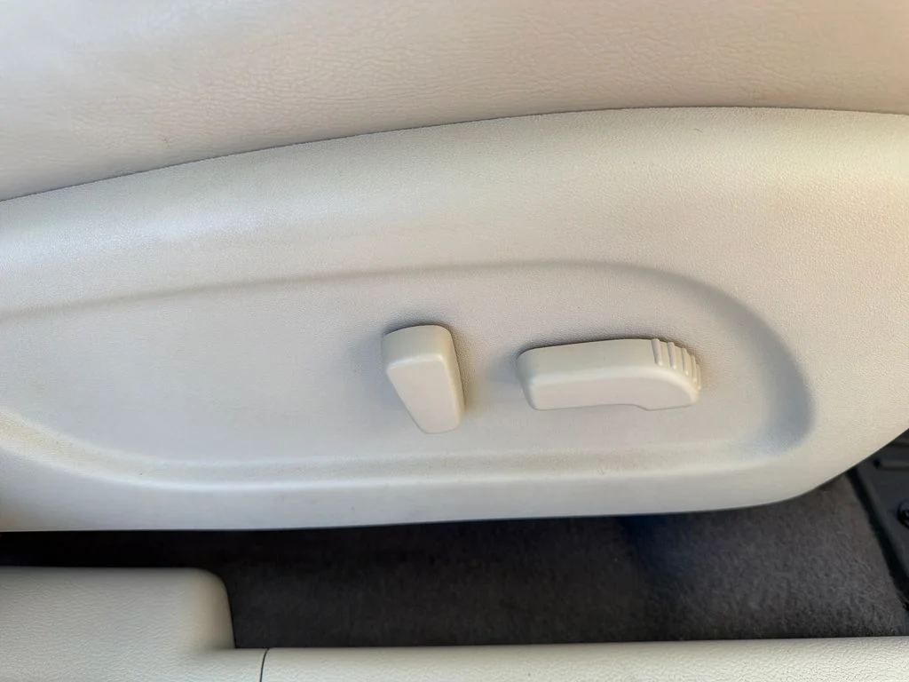 Used 2018 Pearl White Nissan SL image 41