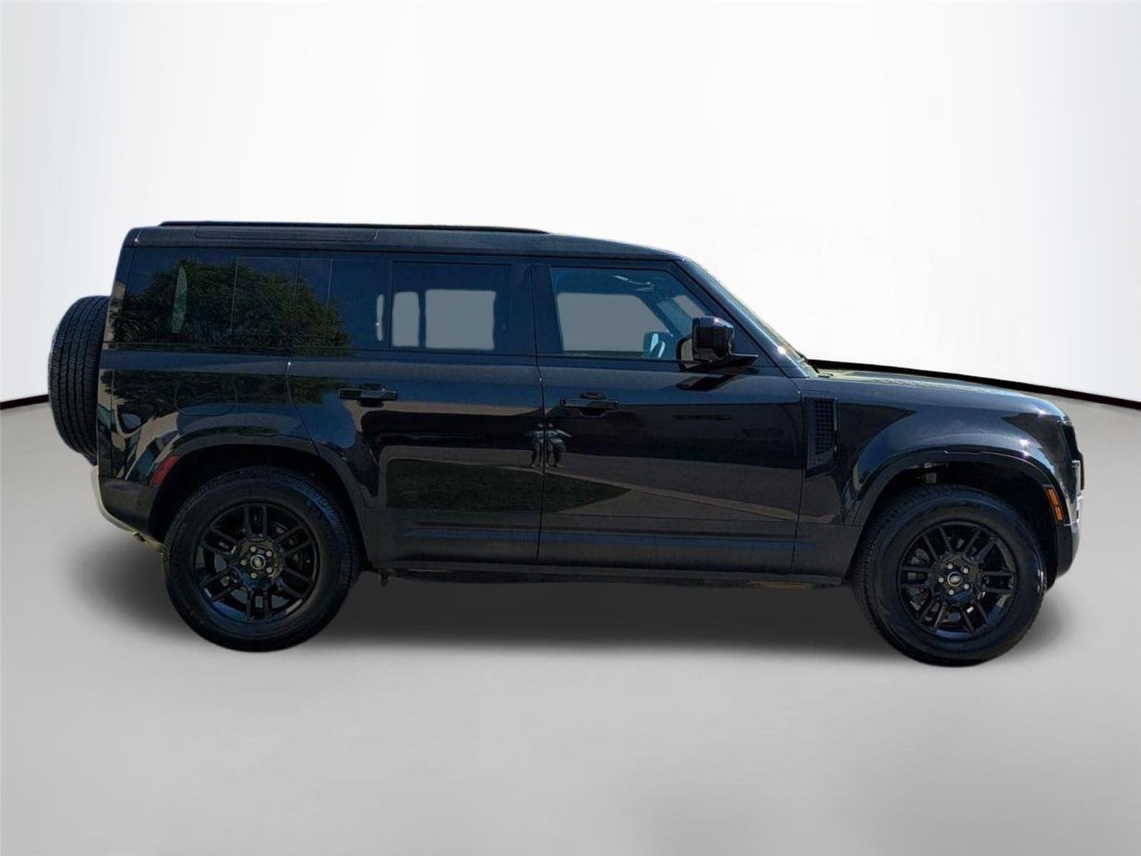 Used 2025  Land Rover S image 4
