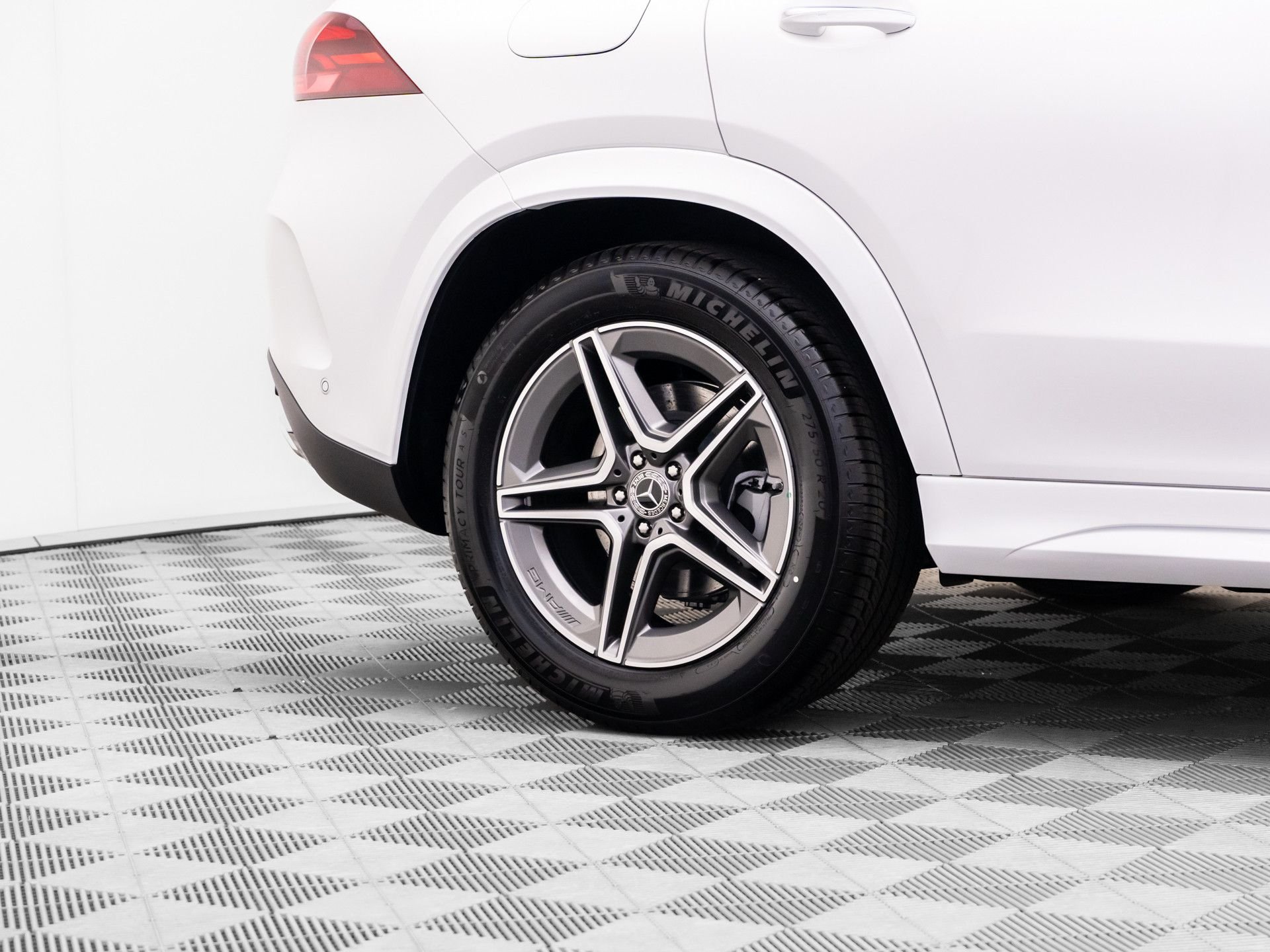 New 2026 Polar White Mercedes-Benz GLE 450 image 39