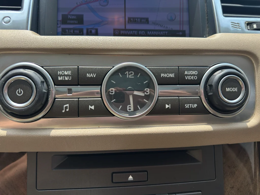 Used 2013 Fuji White Land Rover HSE LUX image 24