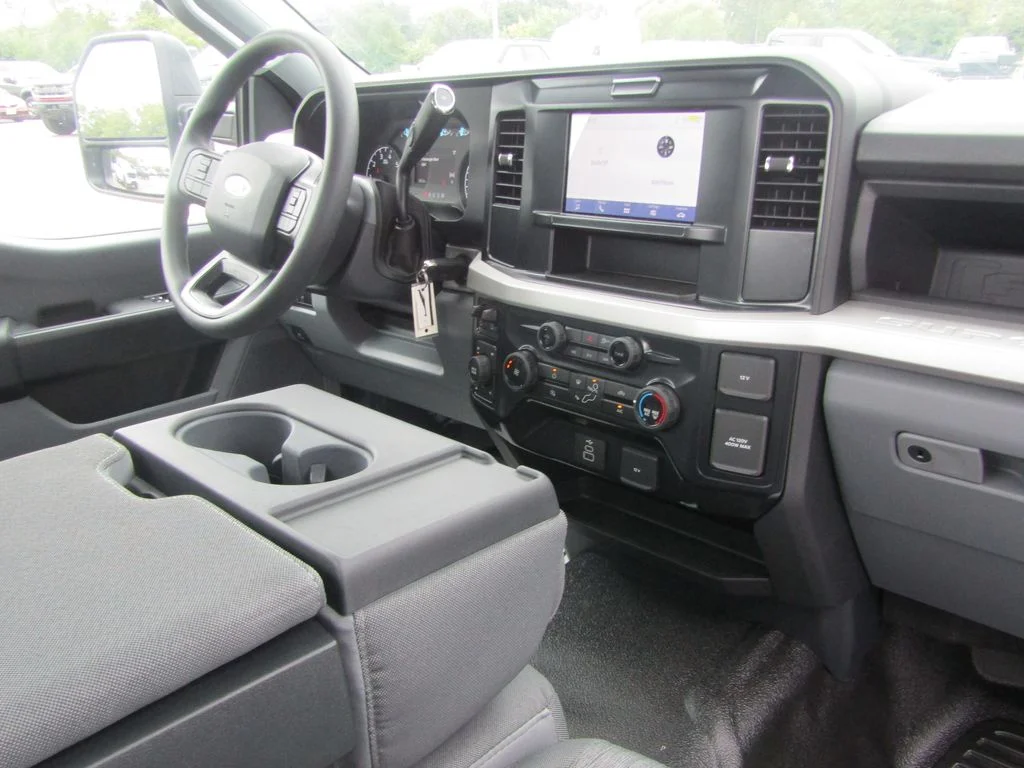 New 2026 Oxford White Ford F-250® XL image 32