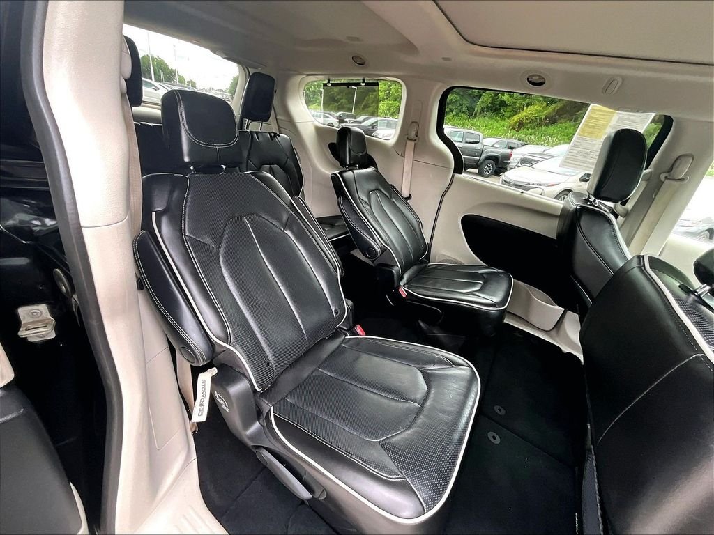 Used 2023 Black Chrysler Limited image 16