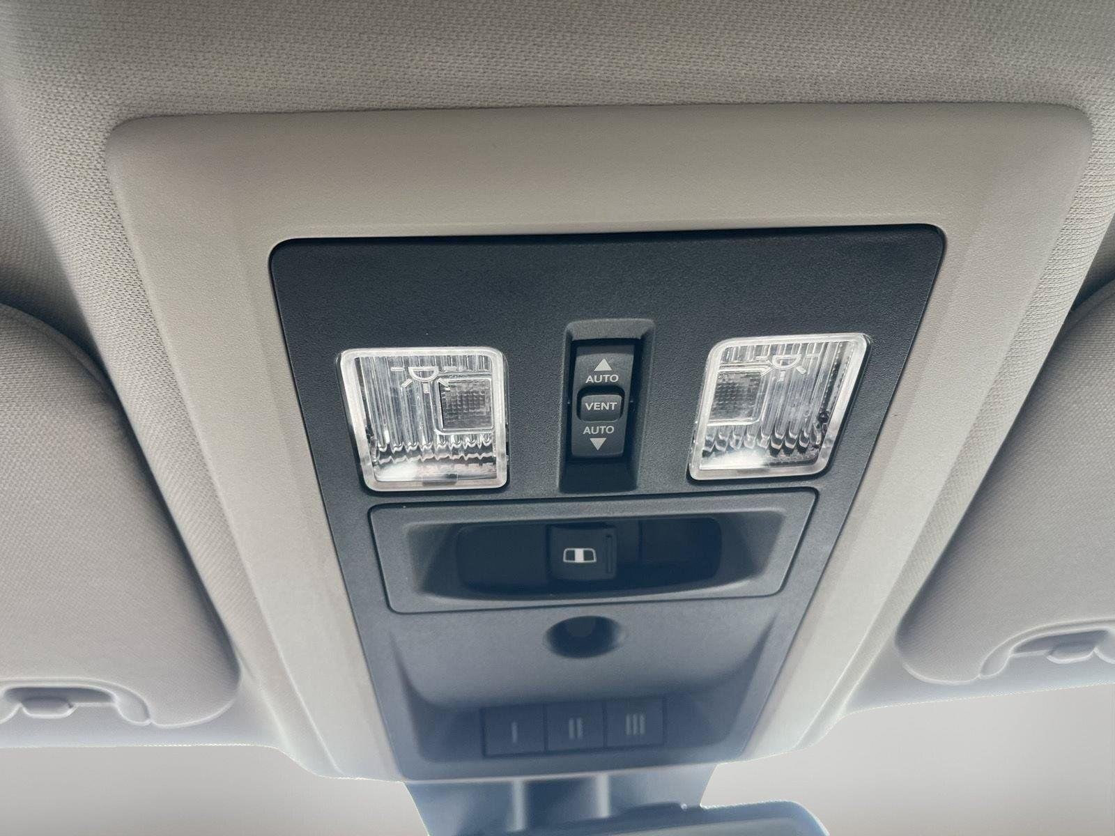 Used 2013 True Blue Pearl Ram Laramie image 28