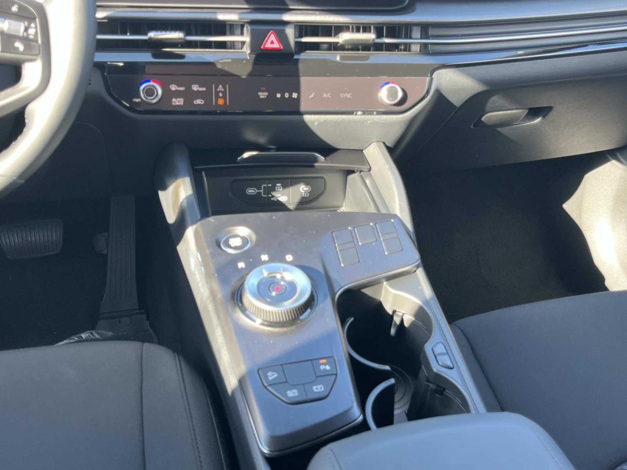 New 2027 Gravity Gray Kia LX image 15