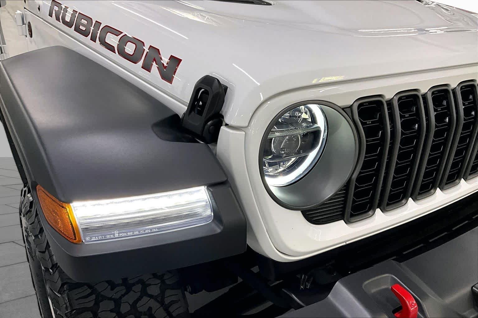 Used 2026 Bright White Clearcoat Jeep Rubicon image 27