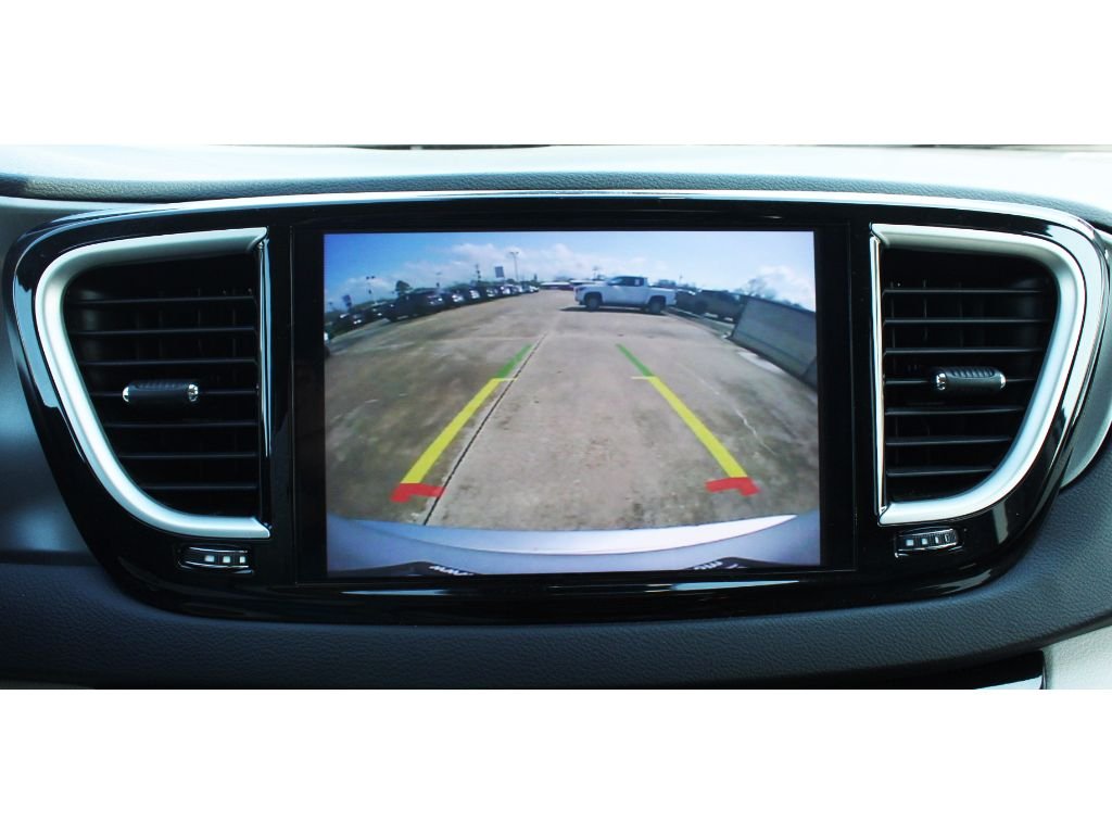 Used 2024 Silver Mist Clearcoat Chrysler Touring L image 10