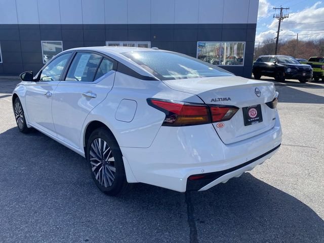 Used 2024 White Nissan 2.5 SV image 8