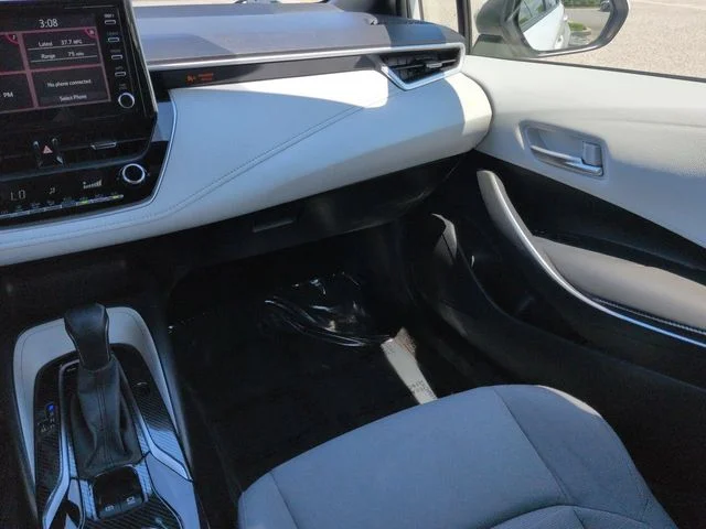 Used 2020 White Toyota SE image 16